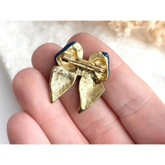 Polka Dot Blue & White Ribboned Bow Gold Toned Enameled Vintage Brooch - Picture 5 of 12